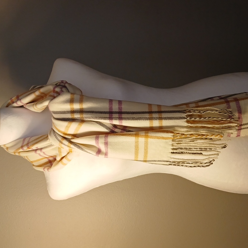 NWT CLASSIC STEVE MADDEN WINTER WHITE, TAN, GREY PURPLE SCARF